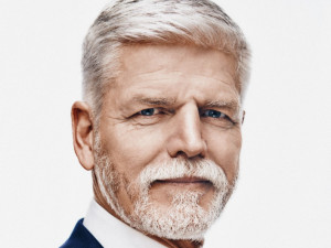 Prezident Pavel představil oficiální portrét, stylista na něm našel chyby