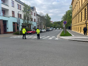 OBRAZEM: Šílený střelec v Hradci Králové pálil do studentů. Do cvičení se zapojily všechny složky IZS