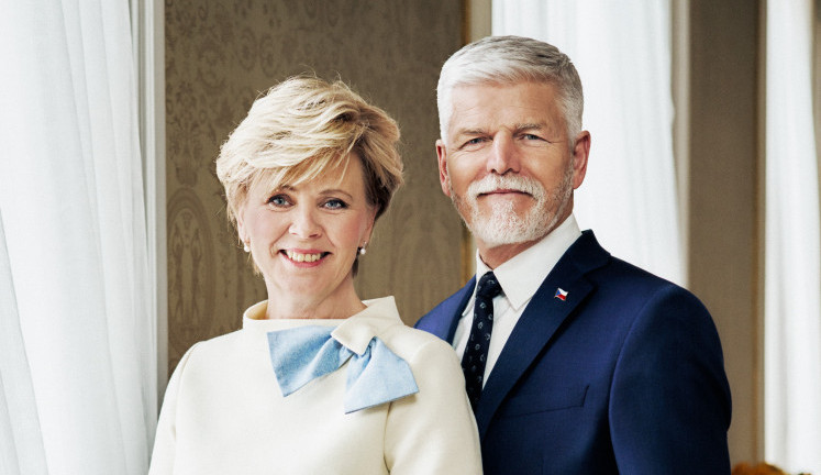 Prezident Pavel představil oficiální portrét, stylista na něm našel chyby