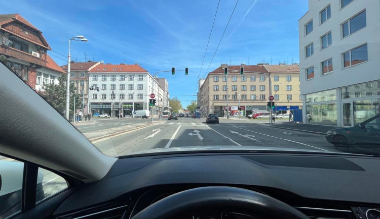 ANKETA: Zaznamenali řidiči spuštění nového systému řízení dopravy v Hradci Králové?