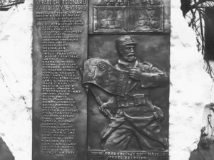 Trutnov má opět památník legionářů s historickou pamětní deskou