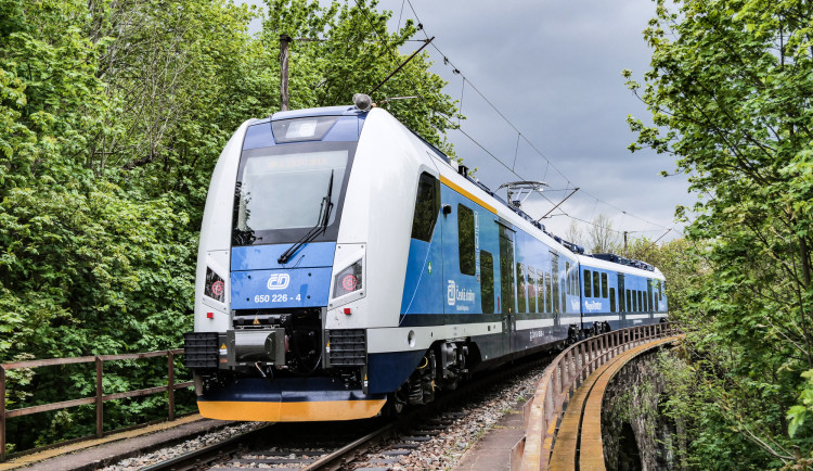 Dráhy nasadí na železnici Královéhradeckého kraje další moderní soupravy