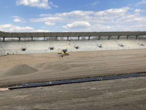 Fotbalový stadion v Hradci Králové se slavnostně otevře 3. září. Kolaudací by měl projít už příští měsíc