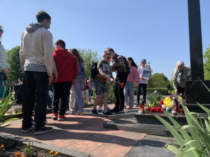 Přišli a postříleli je. Volyňští Češi si na Ukrajině připomínají své předky