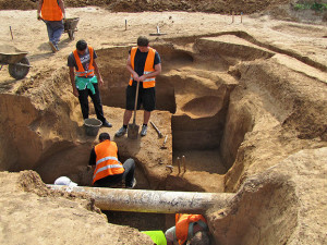 Archeologové u Milovic na Jičínsku našli část antické nádoby