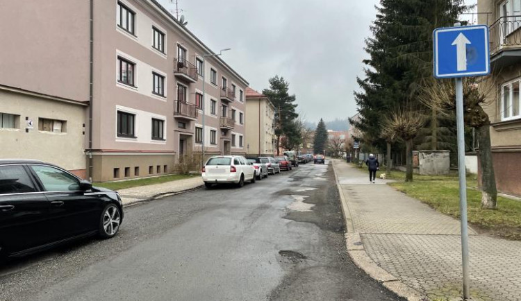 V Trutnově se rekonstruuje Zámečnická ulice. Práce výrazně omezí dopravu