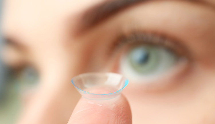 Panenka_Kontaktní čočky jsou pohodlné řešení pro řidiče i cyklisty