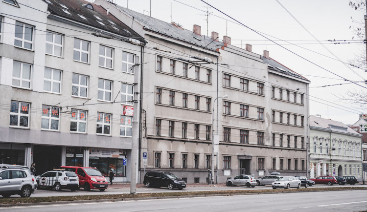Bývalá budova policie patří městu. Přesunout by se tam mohli strážníci