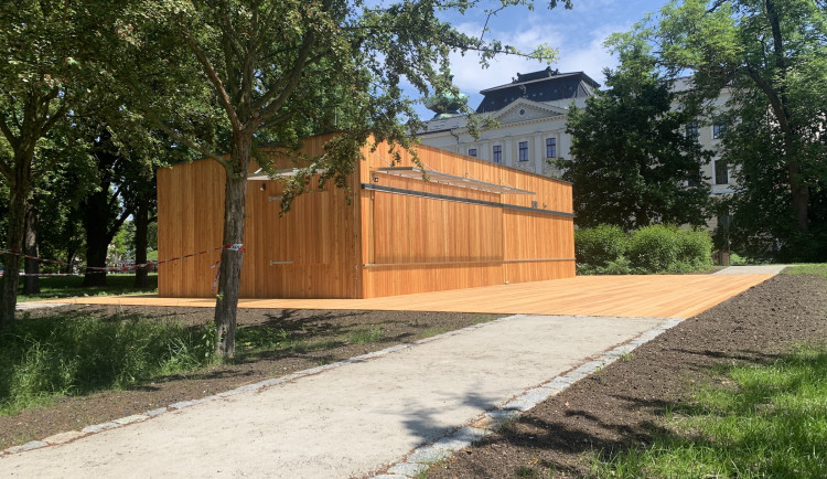 Na Sokolském ostrově v centru Budějc pokračuje David Dvořák, rozhodli radní