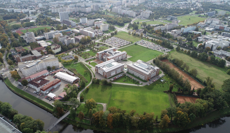 Na hradecké univerzitě vznikají nové laboratoře Centra terénní archeologie