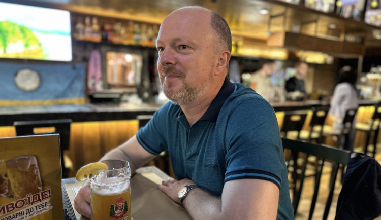 Učení vyměnil za armádu. Někteří studenti jsou zranění či mrtví, říká ukrajinský voják.