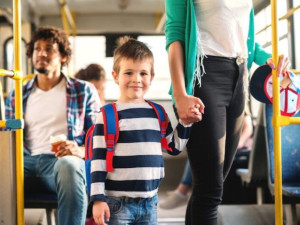 Bezpečnostní pásy by měly být podmínkou školního výletu autobusem. Praxe bývá jiná