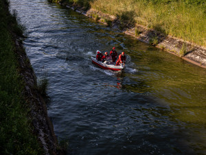 FOTO: Na Rozkoši se utopil rybář. I přes snahu záchranářů nakonec nepřežil