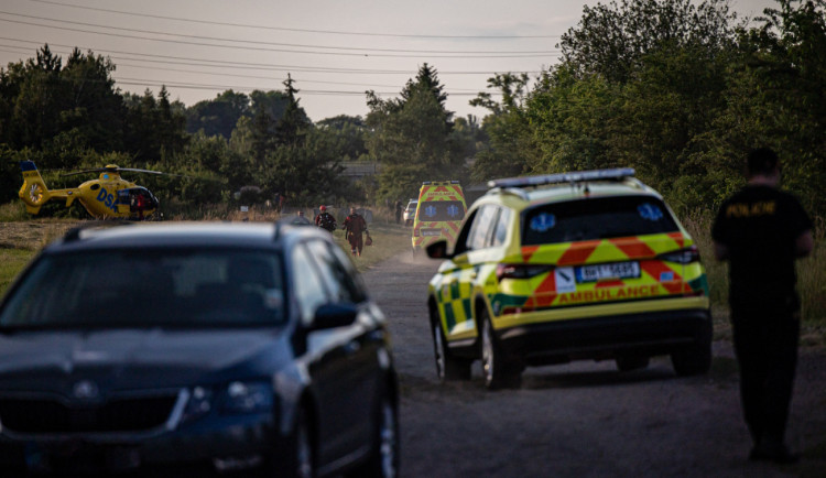 FOTO: Na Rozkoši se utopil rybář. I přes snahu záchranářů nakonec nepřežil