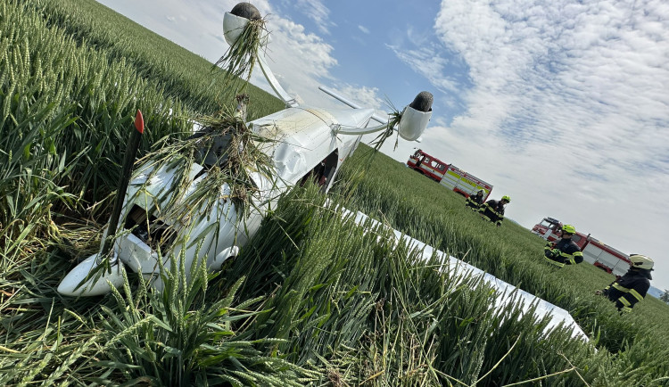 U Velkého Poříčí na Náchodsku havaroval ultralight. Pilot vyvázl bez zranění