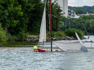Převrácená plachetnice na Rozkoši