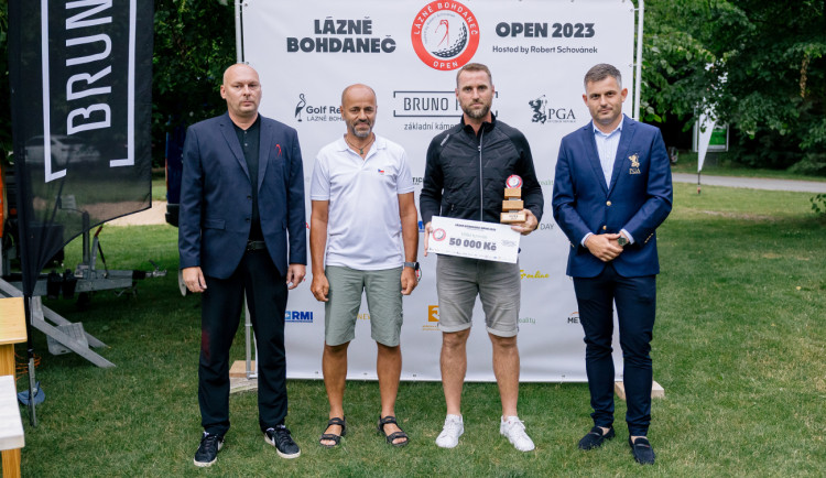 Hřiště v Lázních Bohdaneč zaplnilo přes sto golfistů. Turnaj nakonec vyhrál Aleš Kořínek
