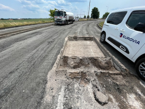 U hradeckého ČKD pokračuje oprava okružní křižovatky přesně podle plánu