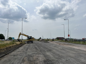 U hradeckého ČKD pokračuje oprava okružní křižovatky přesně podle plánu