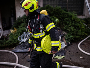 OBRAZEM: V Náchodě hořel výrobní objekt v průmyslovém areálu v Běloveské ulici