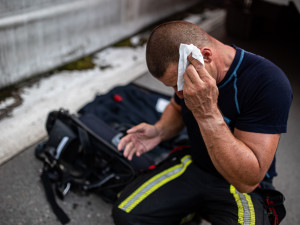 OBRAZEM: V Náchodě hořel výrobní objekt v průmyslovém areálu v Běloveské ulici