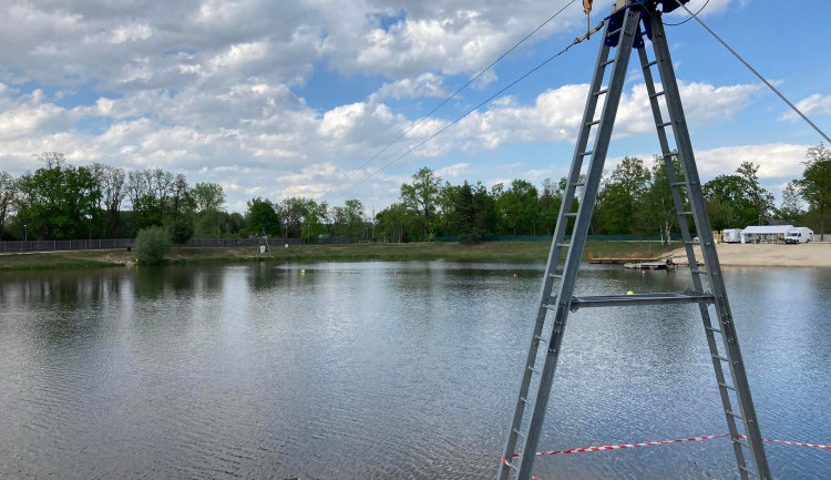 size5-16523783775184-207-galerie-kemp-stribrny-rybnik-v-hradci-kralove