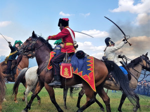 OBRAZEM: Do bitevní ukázky k 157. výročí bitvy na Chlumu se dnes zapojilo 400 lidí