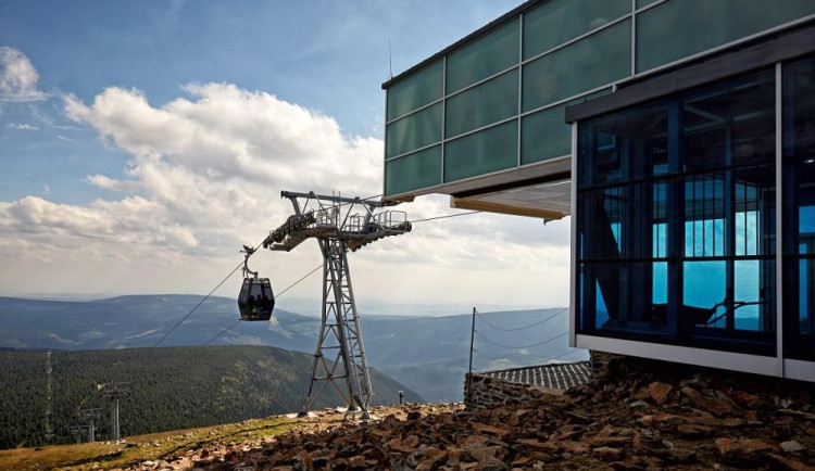Lanovka na Sněžku se podražila. Za zpáteční jízdenku turisté zaplatí 680 korun.