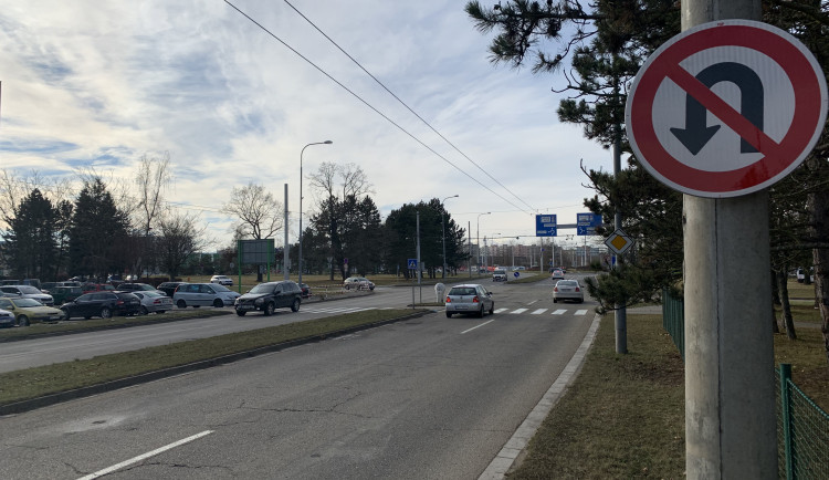 Opraví vytíženou silnici. Práce na Strakonické potrvají přes měsíc