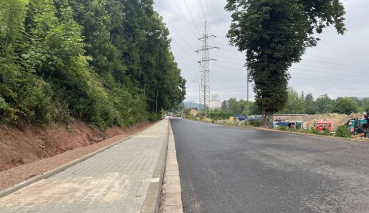 Oprava Polské ulice z Trutnova k hranici je hotová, řidičům se otevře přesně za týden