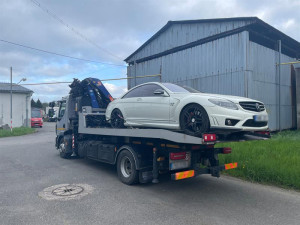 V areálu v Černožicích proběhla velká razie. Celníci zajistili miliony cigaret a tuny tabáku