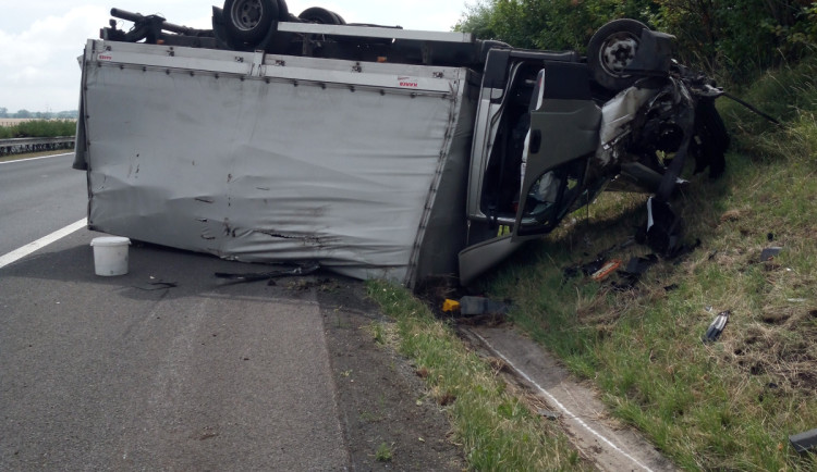 Nehoda na D11 uzavřela směr z Prahy na Hradec Králové