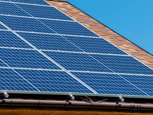 Hradecký kraj chce své budovy osadit fotovoltaickými panely. Potřebuje získat dotace