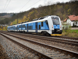 Cestování vlakem z Hradce Králové do Prahy bude složitější, do Poděbrad nepojedou vlaky