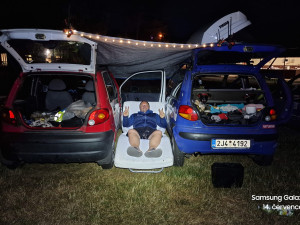 Výprava Matizem kolem republiky dojela do cíle. Po cestě museli za tisícovku koupit nové auto