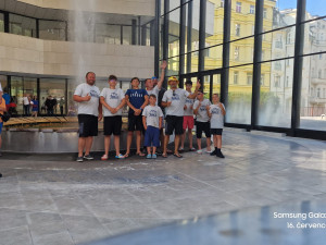 Výprava Matizem kolem republiky dojela do cíle. Po cestě museli za tisícovku koupit nové auto