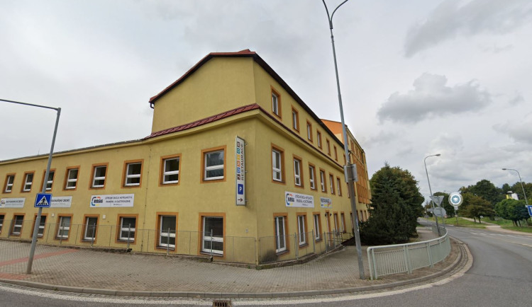 Pád nosné příčky zastavil modernizaci trutnovské střední školy