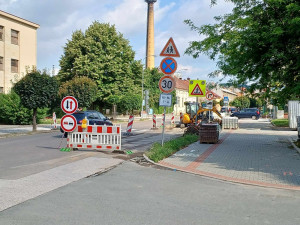 Přecházení Husovy ulice v Hořicích bude bezpečnější