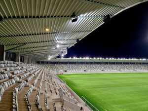 OBRAZEM Otevření nového fotbalového svatostánku je v Hradci na spadnutí