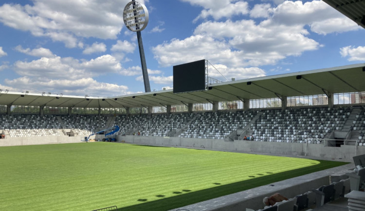 Zrekonstruovaný fotbalový stadion v Hradci Králové