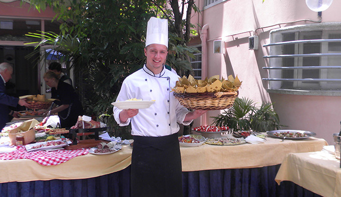 Poškozený objekt střední školy v Trutnově půjde k zemi, nahradí ho novostavba