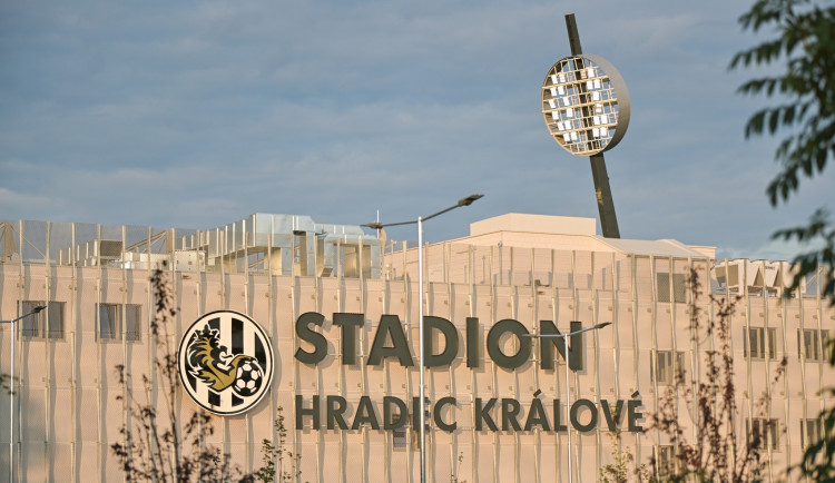 V sobotu se hraje. Stavební úřad vydal kolaudaci fotbalové části stadionu v Hradci Králové