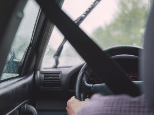 Mikrospánek za volantem zažil každý osmý řidič. Ročně zaviní víc než tisícovku nehod