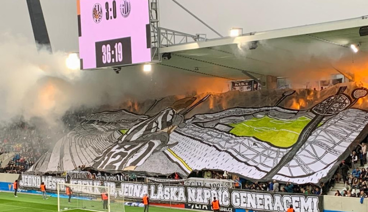 OBRAZEM: Hradec Králové zažil první fotbalový zápas v nové aréně. Podívejte se, jaká byla atmosféra