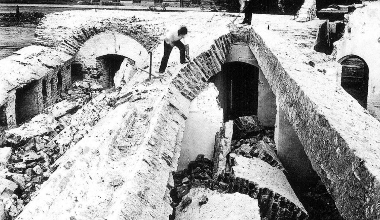 Od pevnosti po salon republiky: jak se v Hradci stavěla a bourala pevnost