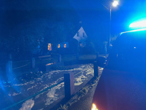 OBRAZEM: Silné bouřky v hradeckém kraji lámaly stromy a zaplavovaly sklepy či ulice