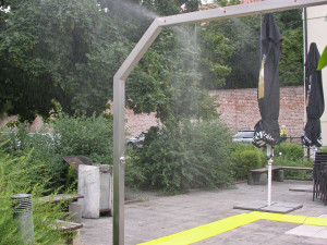 V Hradci Králové začalo fungovat pět nových mlhových bran