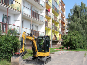 Ve Dvoře Králové se začala opravovat kanalizace. Některé práce omezí dopravu a parkování