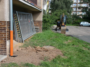 Ve Dvoře Králové se začala opravovat kanalizace. Některé práce omezí dopravu a parkování