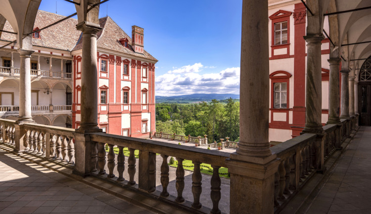 Oprava zámeckého letohrádku v Opočně za 30 milionů je ve čtvrtině